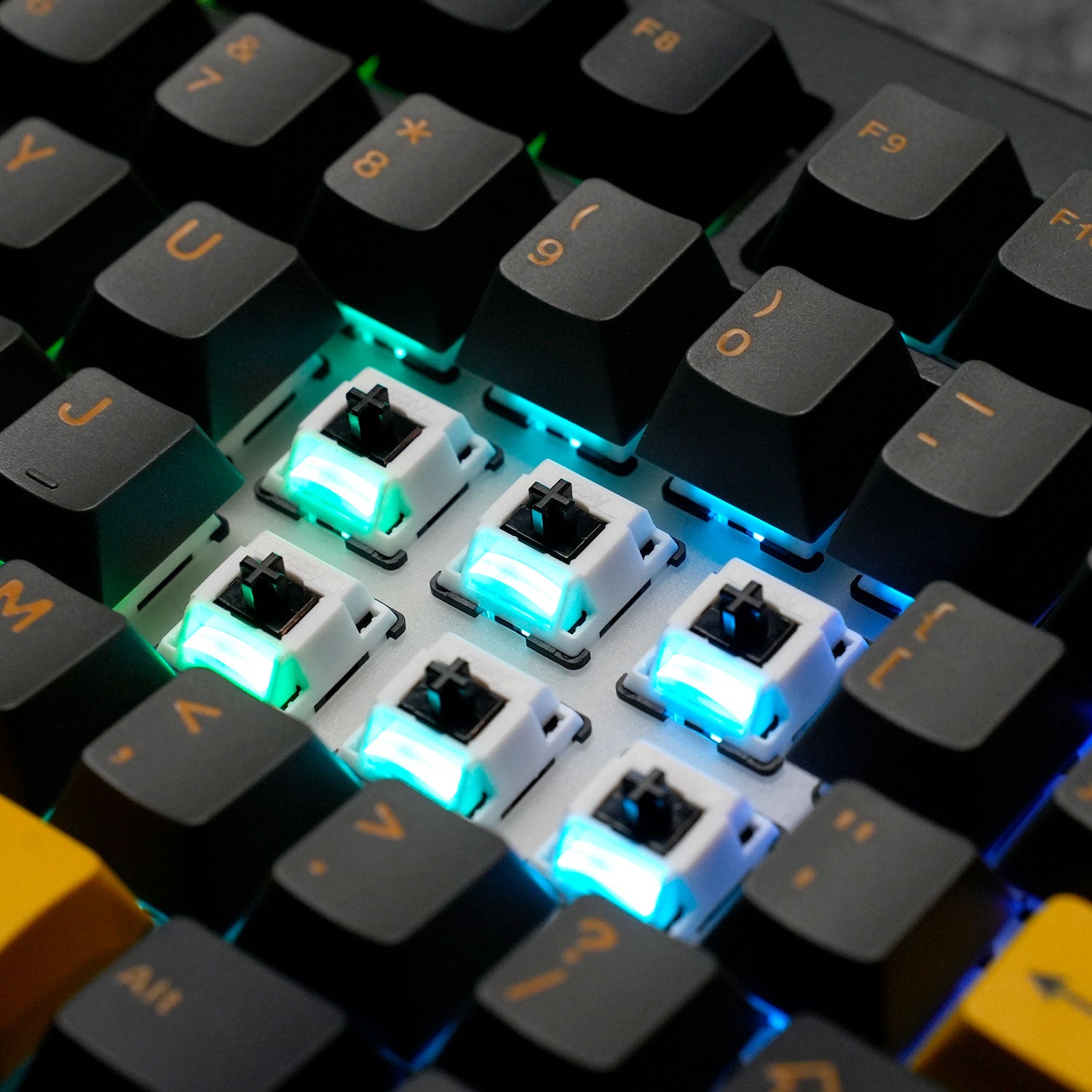Akko-5087-V3-Black-Gold-Hot-Swappable-RGB