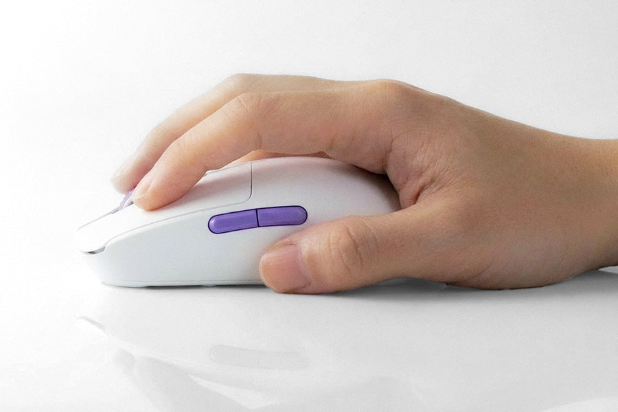 Akko-Dash-Gaming-Mouse-Claw-Grip