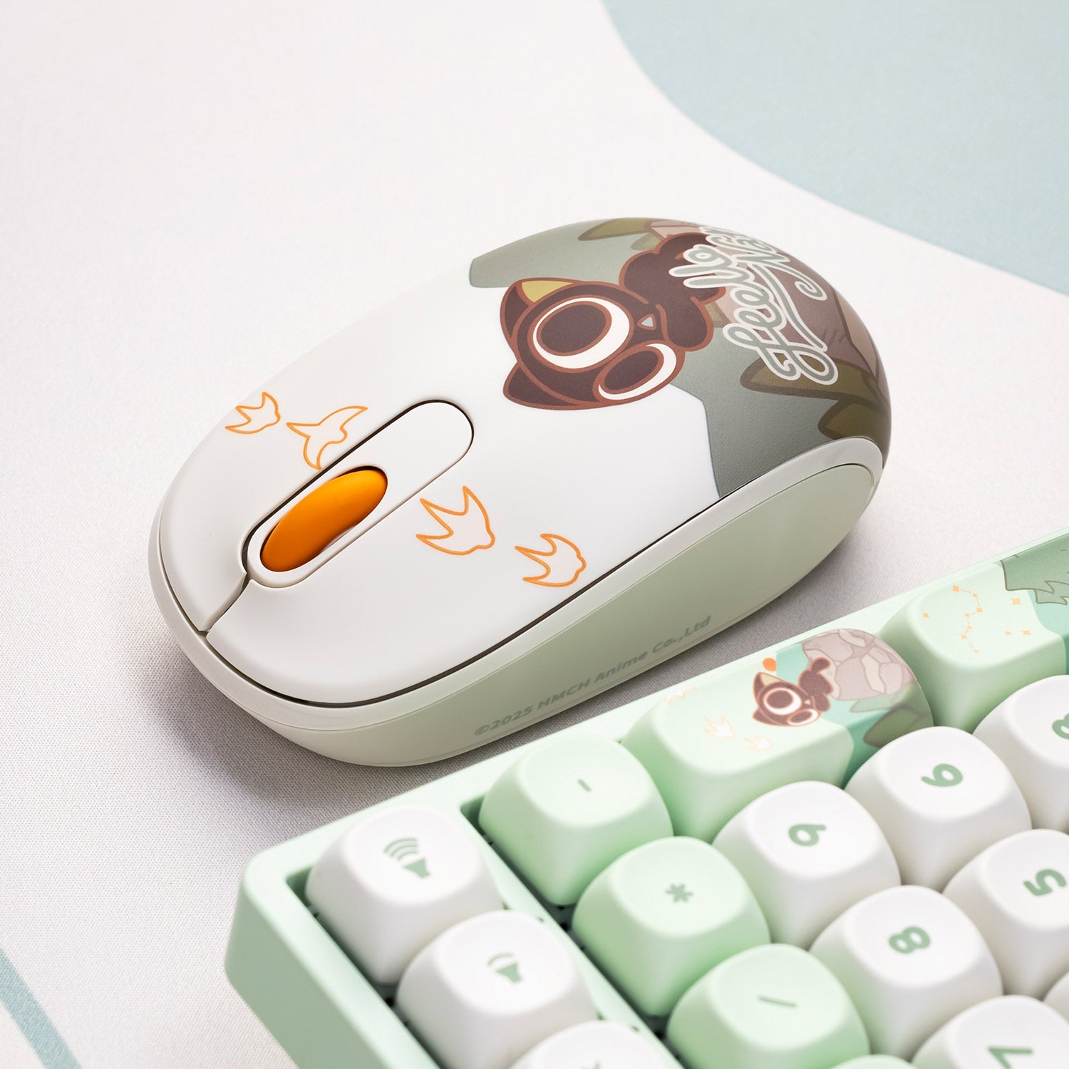 Akko The Legend of Hei Smart1 Wireless Mouse Left Side Details and Keyboard