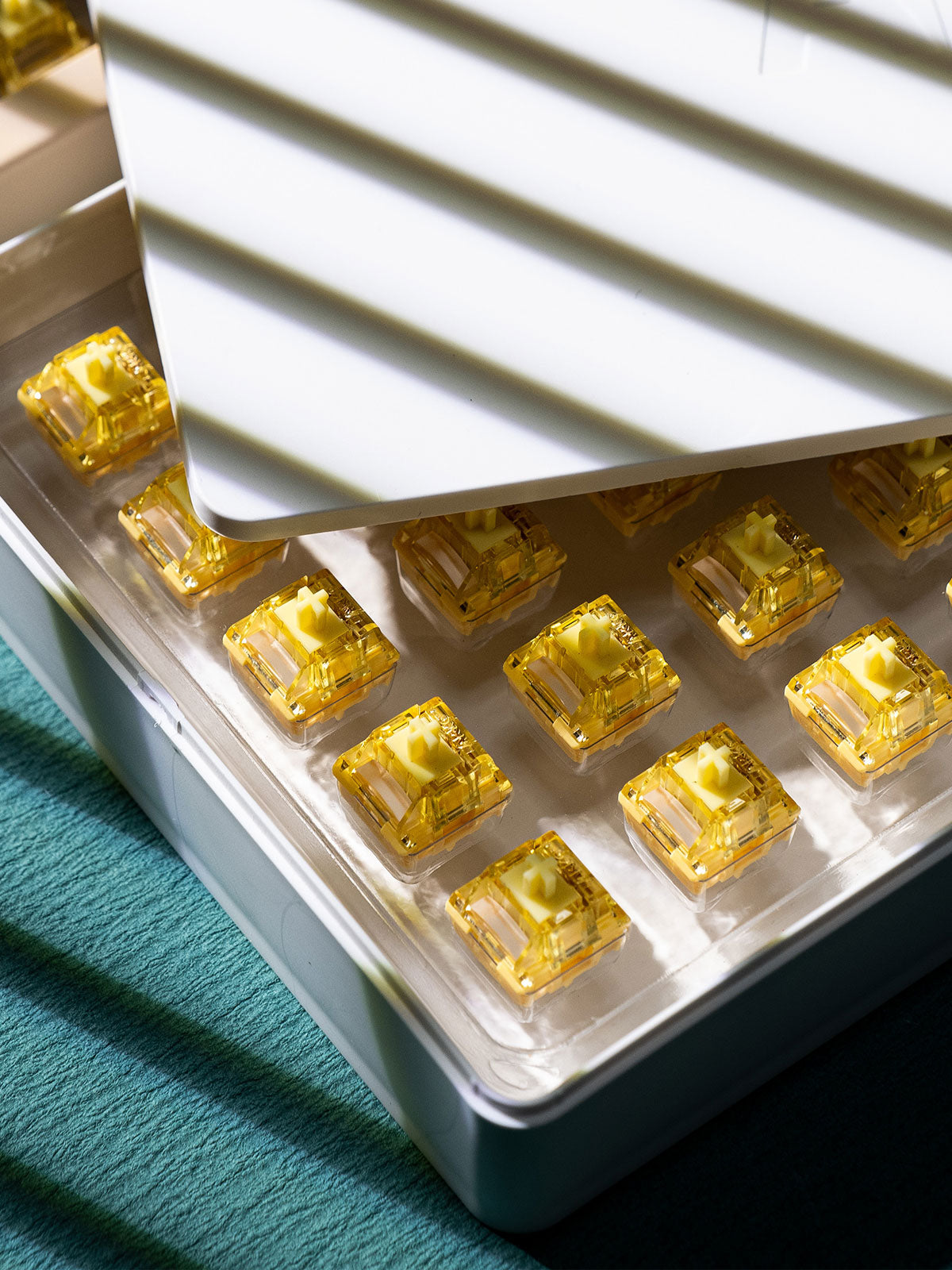 Akko V5 Creamy Yellow Pro Switch package