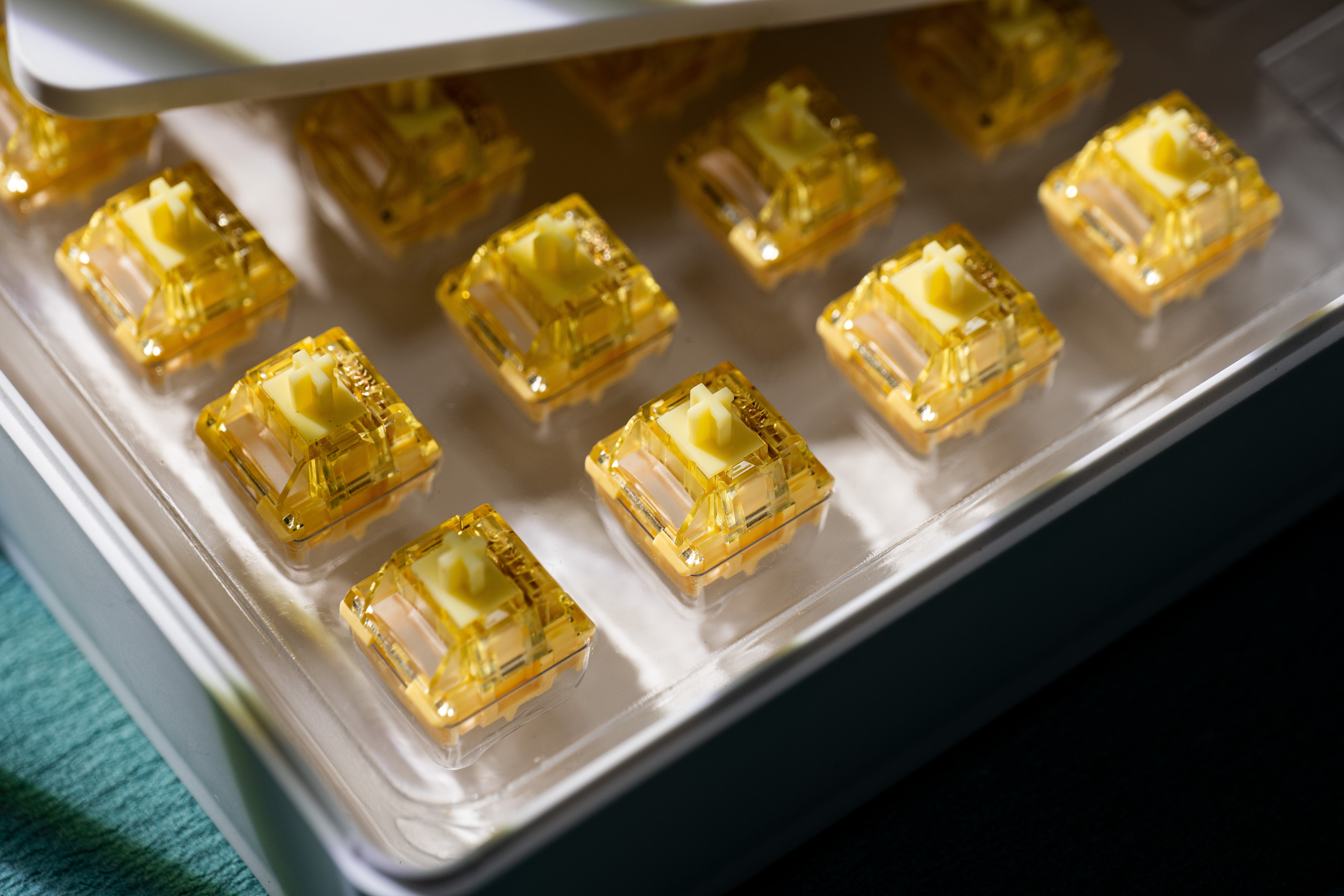 Akko V5 Creamy Yellow Pro Switch Packaging