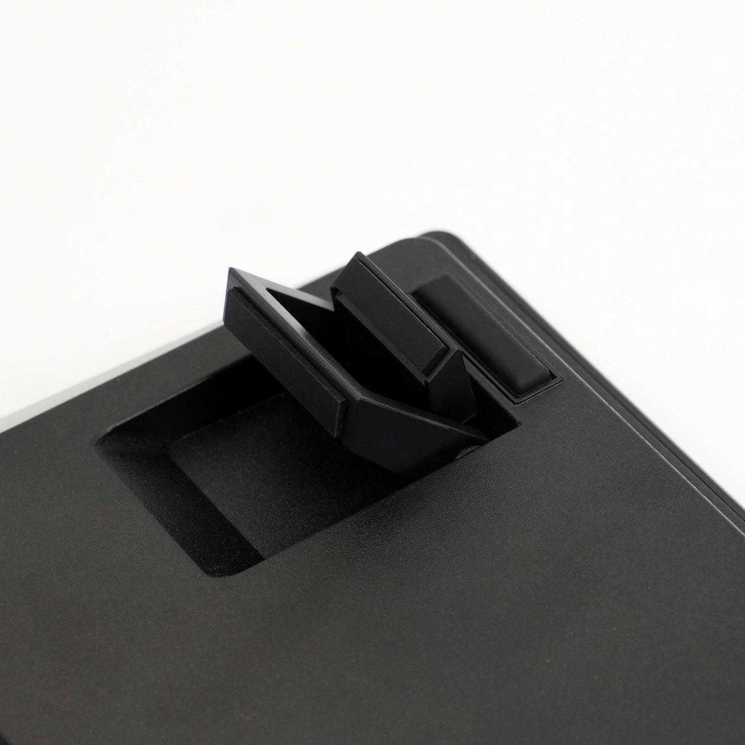 5075V3-Gradient-Hybrid-Black-Transparent-Detail